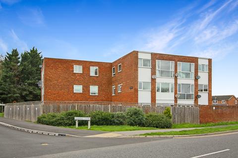 2 bedroom flat to rent - Hamilton Court, Buckingham Road, Aylesbury, Buckinghamshire