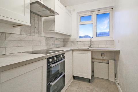 2 bedroom flat to rent - Hamilton Court, Buckingham Road, Aylesbury, Buckinghamshire