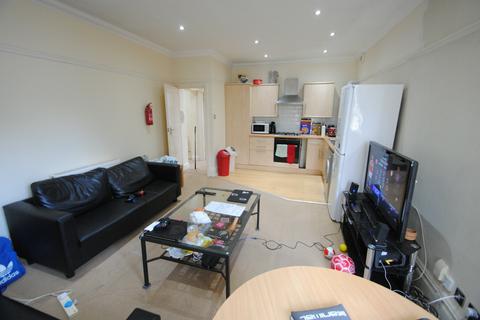 2 bedroom flat to rent - Student flat on Rushton Crescent