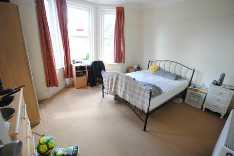 2 bedroom flat to rent - Student flat on Rushton Crescent