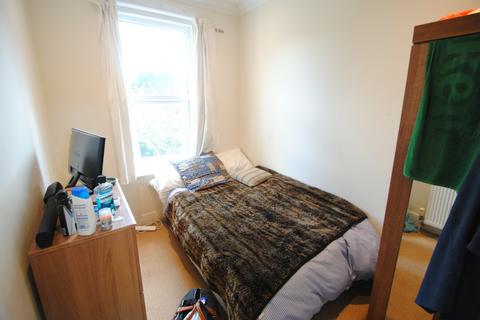 2 bedroom flat to rent, Student flat on Rushton Crescent