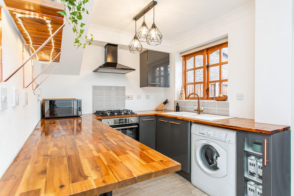 Churchfields, Shoeburyness, Essex, SS3 2 bed terraced house £290,000