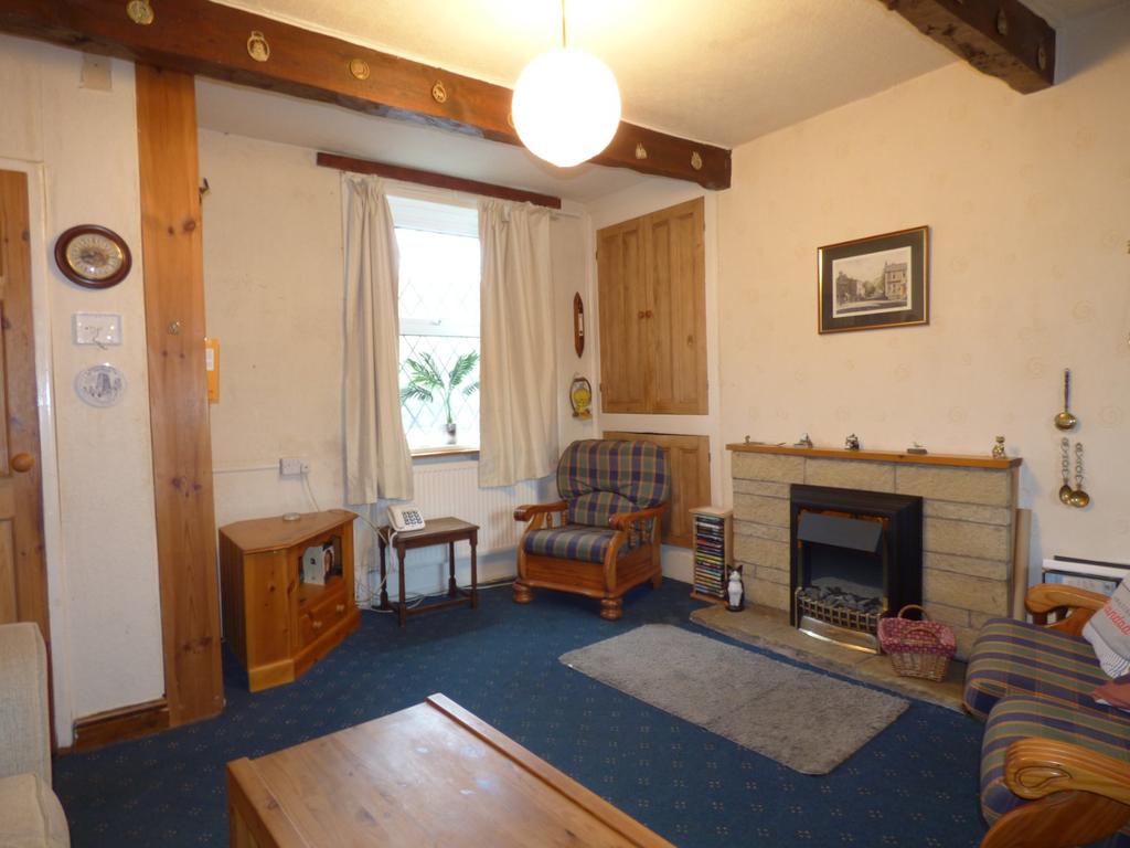 Manchester Road, Greenfield... 2 bed terraced house £175,000