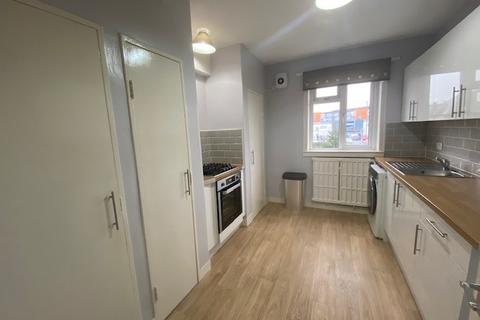 3 bedroom flat to rent - Westfield Court, Gorgie, Edinburgh, EH11