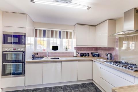 4 bedroom detached house for sale - Macmurdo Road, Leigh-on-sea, SS9
