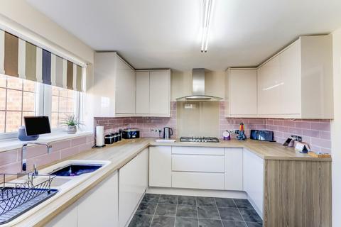 4 bedroom detached house for sale - Macmurdo Road, Leigh-on-sea, SS9