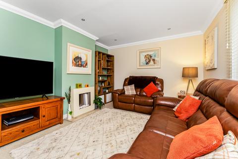 22 Carnethy Crescent, Kirkcaldy, KY2 6BG