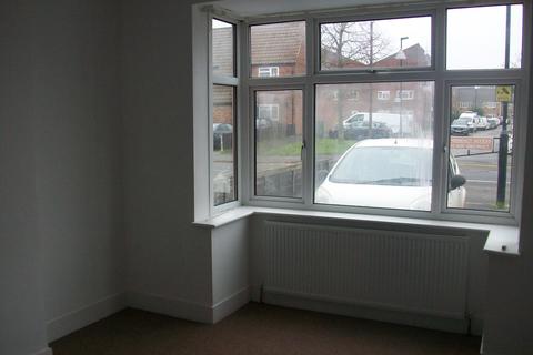 3 bedroom semi-detached house to rent - Barrack Road, Hounslow TW4