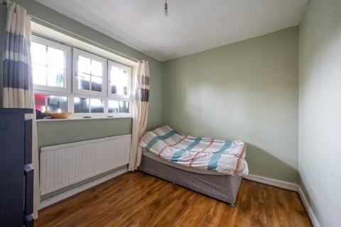 2 bedroom flat for sale - 18 Croxteth House, Wandsworth Road, London, SW8 2RX