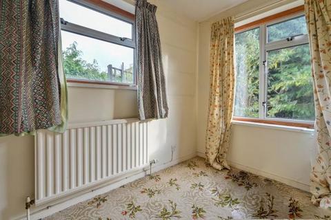 27 Beacon Hill, Woking, GU21 7QR
