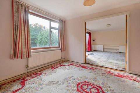 27 Beacon Hill, Woking, GU21 7QR