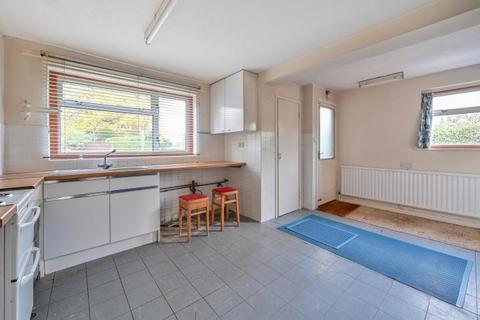 27 Beacon Hill, Woking, GU21 7QR