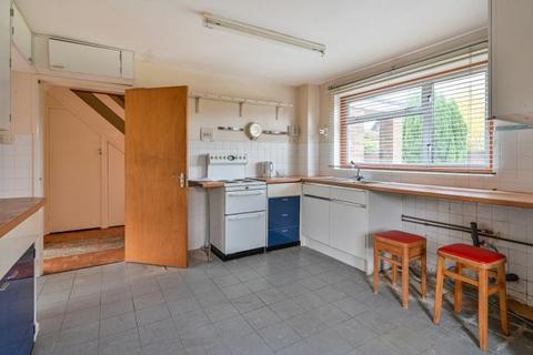 27 Beacon Hill, Woking, GU21 7QR