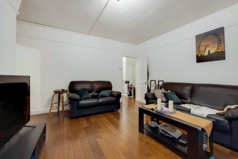 2 bedroom flat for sale - 43 Broxholme House, Harwood Road, London, SW6 4AA