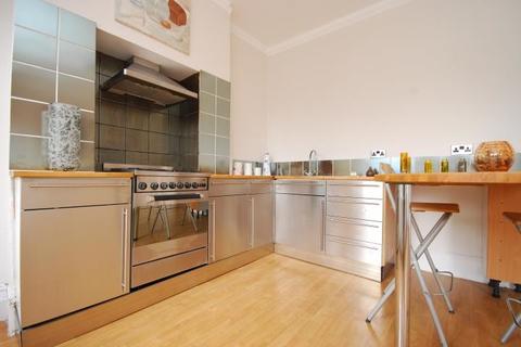 2 bedroom flat for sale - First Floor Flat, 257 Munster Road, London, SW6 6BW