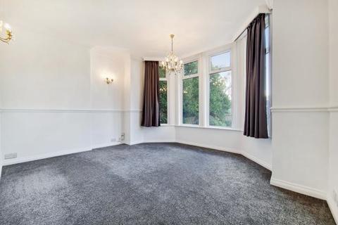 2 bedroom flat for sale - Flat 2, 4 Warren Avenue, Bromley, London, BR1 4BS