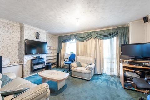 2 bedroom flat for sale - Flat 36, Penfold Court, Laburnum Road, Mitcham, Surrey, London, CR4 2NB