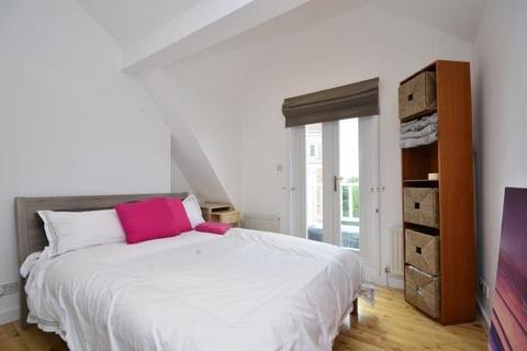 2 bedroom flat for sale - Flat 4, 2 Windmill Hill, London, NW3 6RU