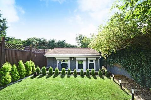1 bedroom bungalow for sale - Flat 6, 58 Highfield Avenue, London, NW11 9UD