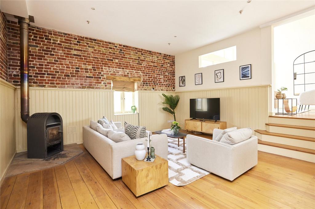 Mashbury Road, Chignal St. James, Chelmsford, Essex, CM1 5 bed semi