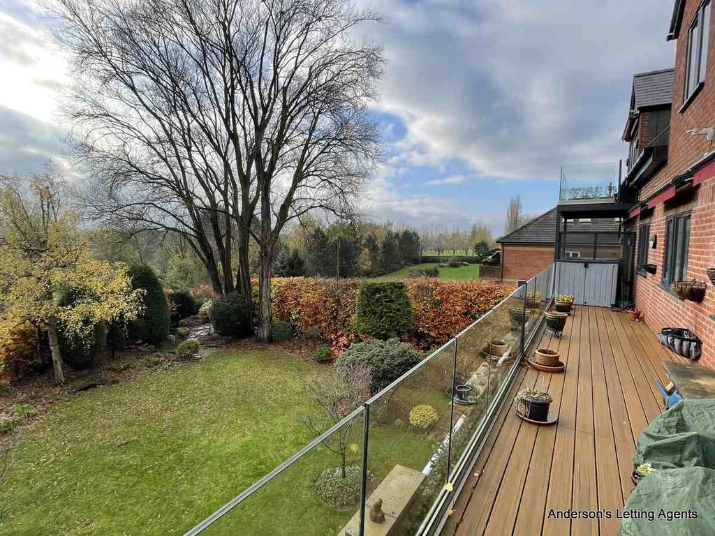 The Par, Evington Lane 2 bed flat £1,250 pcm (£288 pw)