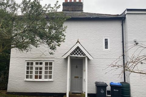 3 bedroom cottage to rent - Harvest Road, Englefield Green, Egham, TW20