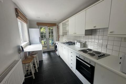 3 bedroom house to rent, 14 Harvest Road Englefield Green Egham Surrey