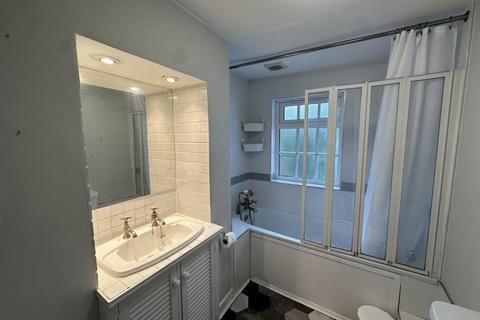 3 bedroom house to rent, 14 Harvest Road Englefield Green Egham Surrey