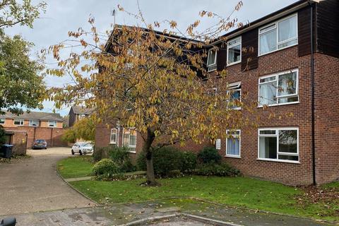 2 bedroom house to rent, 18 Greenacre Court Englefield Green Egham  Surrey