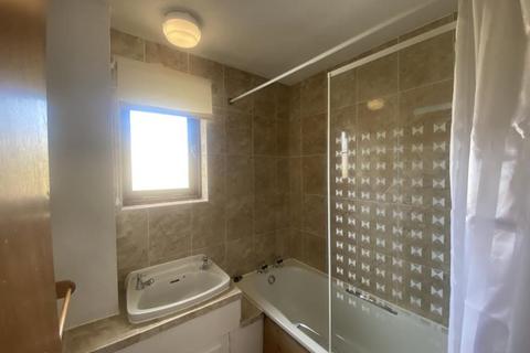 4 bedroom house to rent, 32 School Lane Egham Egham Surrey