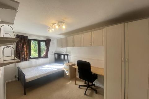 4 bedroom house to rent, 32 School Lane Egham Egham Surrey