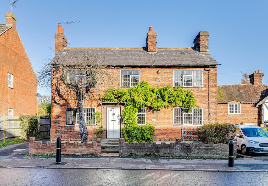 High Street, Codicote, Hertfordshire... 4 bed detached house £450,000