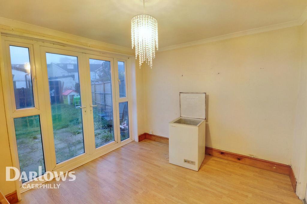Celyn Avenue, Caerphilly 3 bed semidetached house £220,000