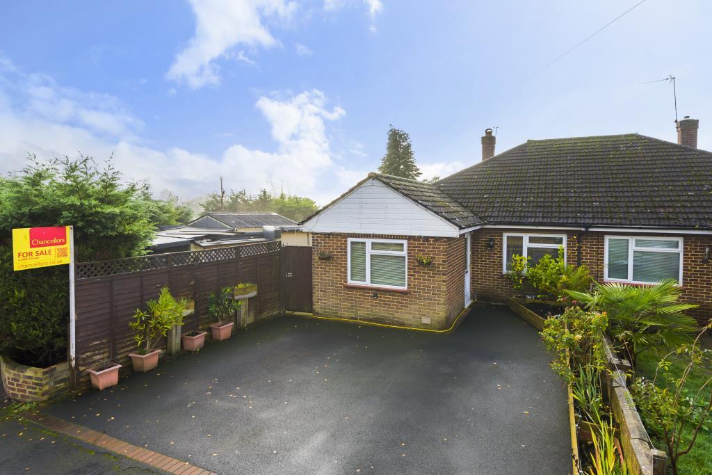 Chesham, Buckinghamshire, HP5 4 bed semidetached bungalow for sale £