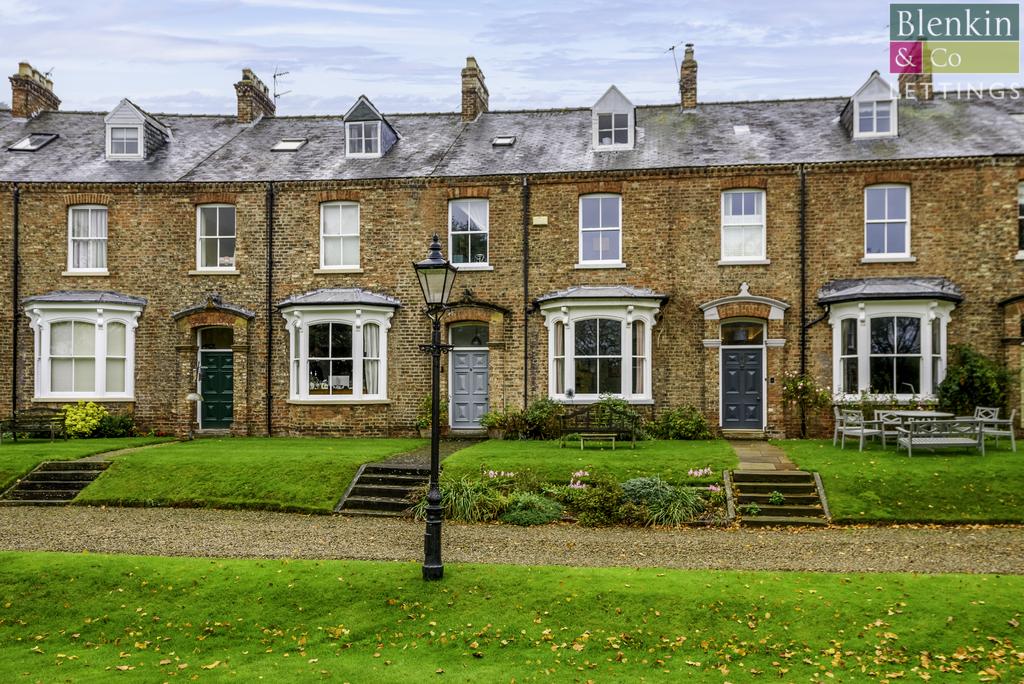 The Crescent, Thirsk, YO7 1DE 3 bed terraced house £1,995 pcm (£460 pw)