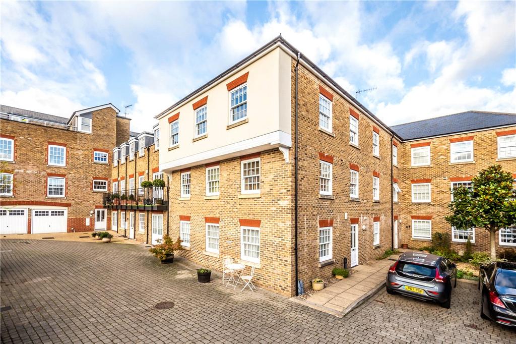 Manor Street, Berkhamsted, Hertfordshire 3 bed flat £875,000