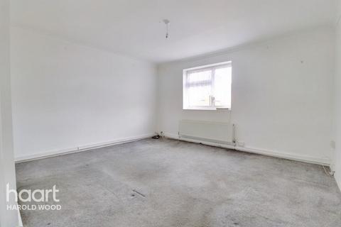 44 Dorking Road, Romford, RM3 9AE