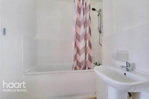 44 Dorking Road, Romford, RM3 9AE
