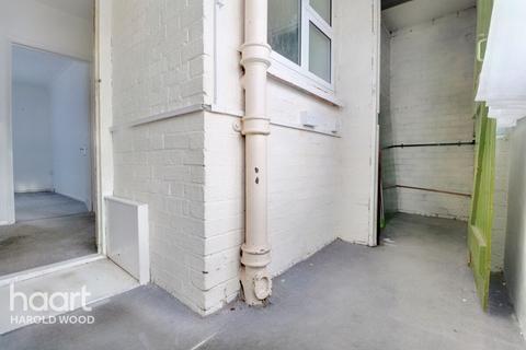 44 Dorking Road, Romford, RM3 9AE