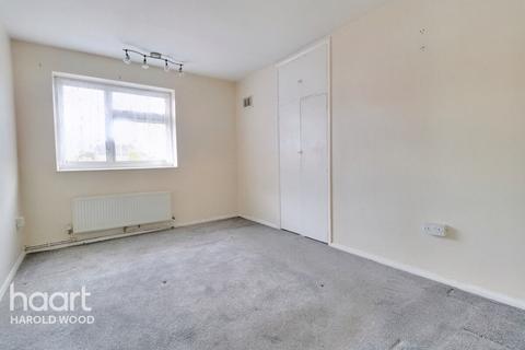 44 Dorking Road, Romford, RM3 9AE