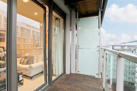 2 bedroom apartment to rent - Lanson Building, Chelsea Bridge Wharf, London, SW11
