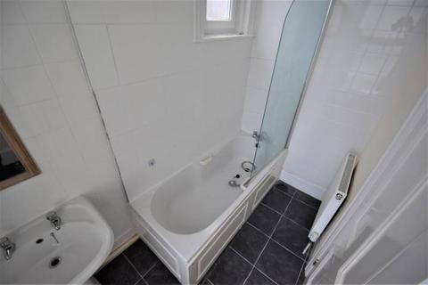 1 bedroom flat to rent - Upperton Gardens, Eastbourne BN21