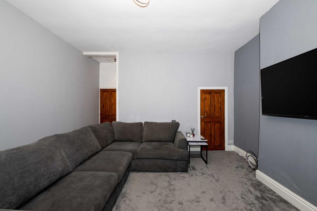 Bolton Road West, Ramsbottom 2 bed terraced house to rent £850 pcm (£