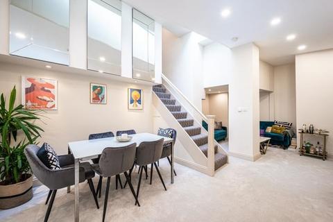 3 bedroom flat for sale - Flat 2, 42 Blenheim Crescent, London, W11 1NY
