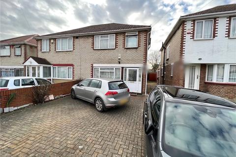 3 bedroom semi-detached house to rent - Spencer Avenue, Hayes  Middlesex, UB4