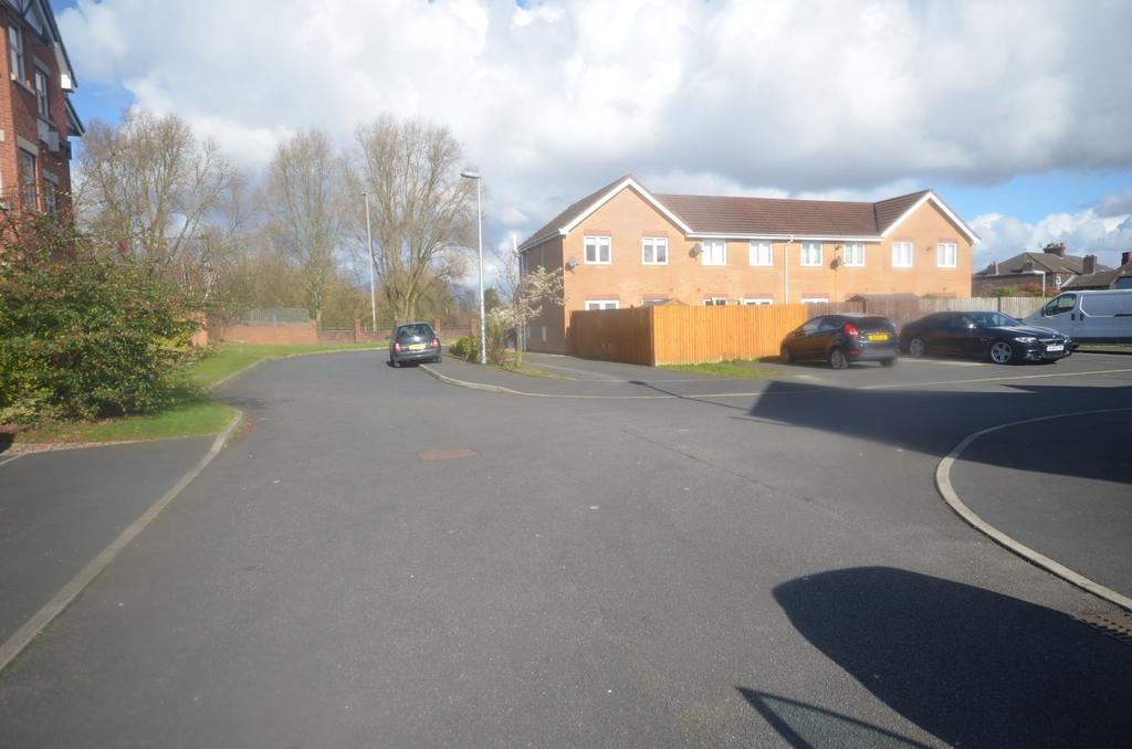 Brierley Terrace,Widnes,WA8 0WL 3 bed terraced house £750 pcm (£173 pw)