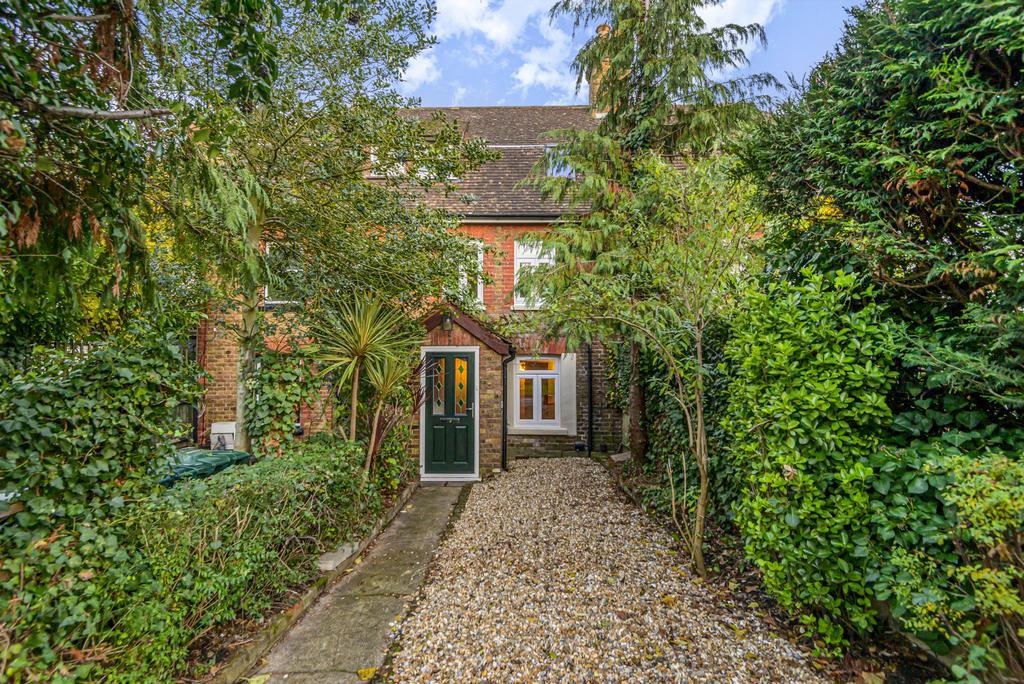 Charlton Road, Charlton Village, Shepperton, TW17 3 bed terraced house