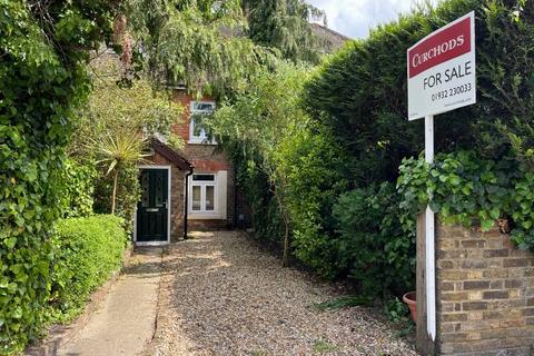 3 bedroom terraced house for sale, Charlton Road, Charlton Village, Shepperton, TW17