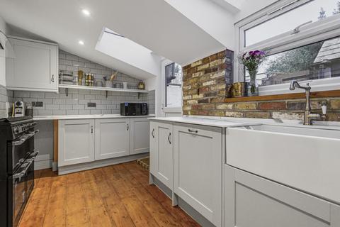 3 bedroom terraced house for sale, Charlton Road, Charlton Village, Shepperton, TW17