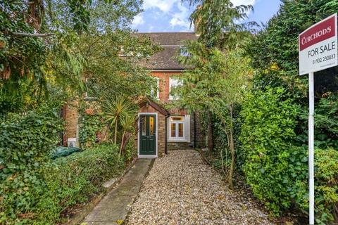 3 bedroom terraced house for sale, Charlton Road, Charlton Village, Shepperton, TW17